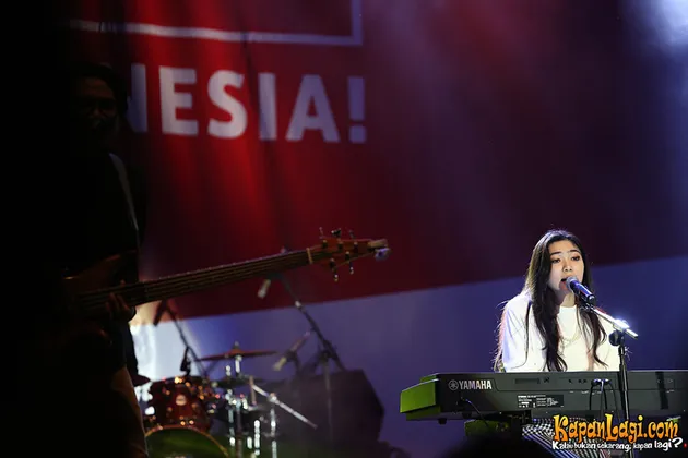 Foto: Cantik Casual-nya Isyana di Jazz Festival Bikin \&#039;Galau\&#039;!
