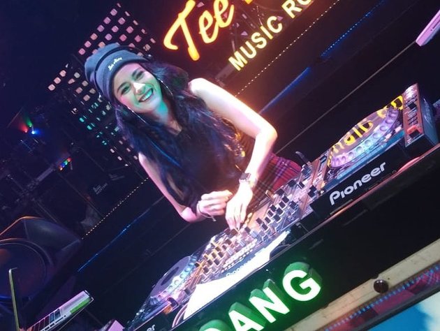 Beautiful Photos of Citra Anidya, Chef Juna's New Girlfriend, a Cool Tattooed DJ