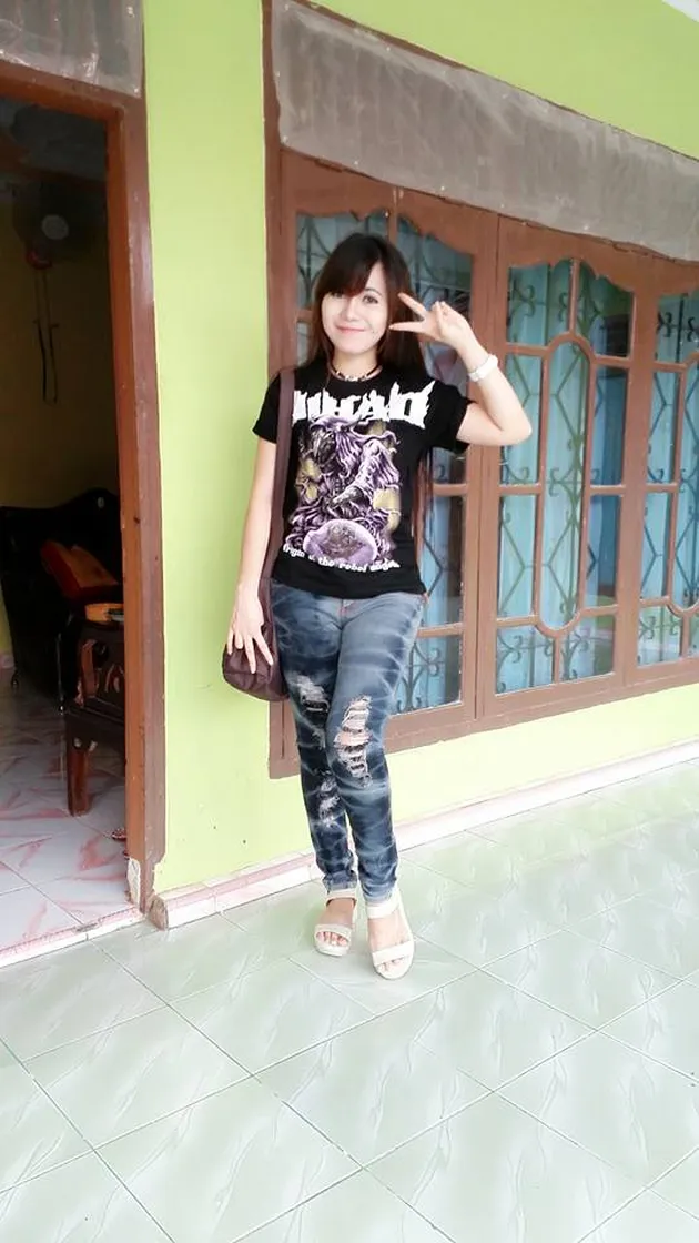 Nunik Ambarwati - ngulek sambel Sambalado centil