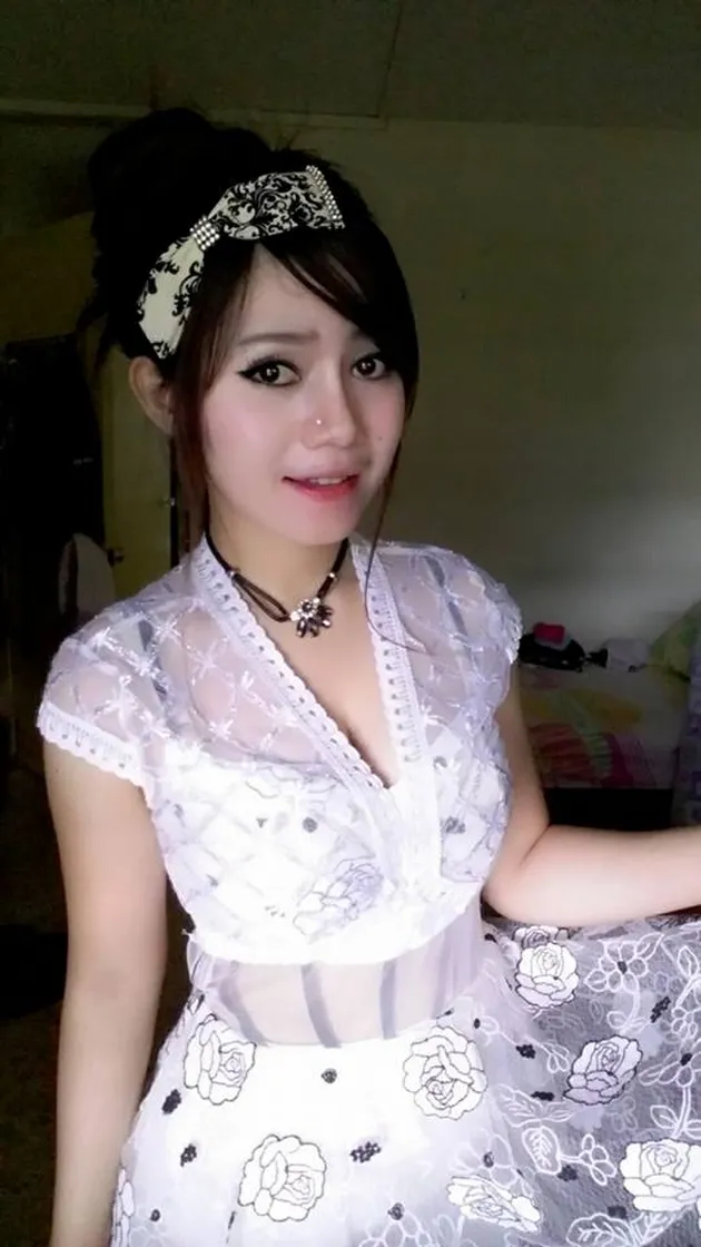 Nunik Ambarwati - ngulek sambel Sambalado centil