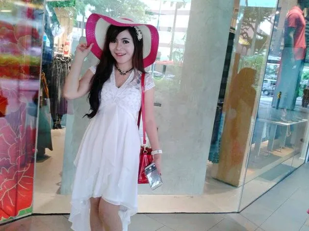 Nunik Ambarwati - ngulek sambel Sambalado centil