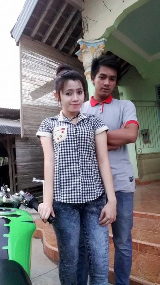 Nunik Ambarwati - ngulek sambel Sambalado centil