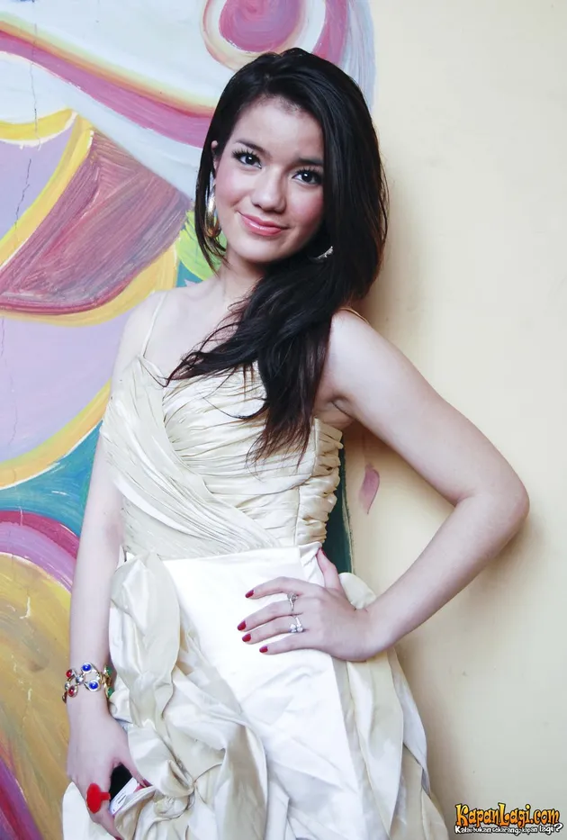 Sheila Marcia Tanpa Tindik