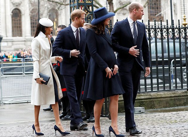 Untuk kesekian kalinya, Meghan Markle kembali bergabung dengan Kate Middleton dan Pangeran William dalam acara Kerajaan Inggris. Pada kesempatan kali ini, ia berkesempatan untuk melakukan ibadah di Westminster Abbey, London pada Minggu (11/3).