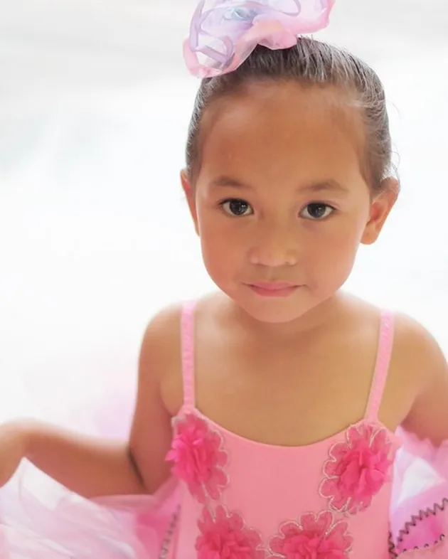 Nala, Putri Bule Mona Ratuliu