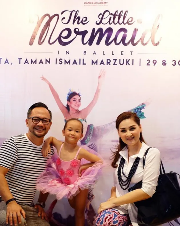 Nala, Putri Bule Mona Ratuliu