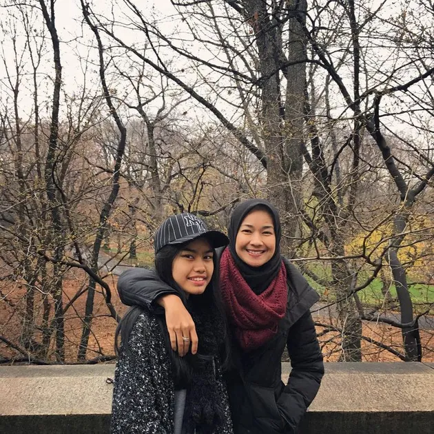 FOTO CANTIKNYA NAMIRA ANDJANI, ANAK ALYA ROHALI YANG STYLISH ABIS