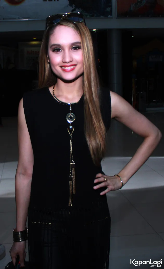 FOTO: CERITA CINTA LAURA TENTANG PACAR DAN KARIR HOLLYWOOD 