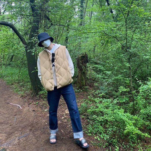 Cha Eun Woo's Farmer Pose in the Countryside, Making Netizens Go Crazy and Willing to Plow the Fields and Eat Dirt for Him