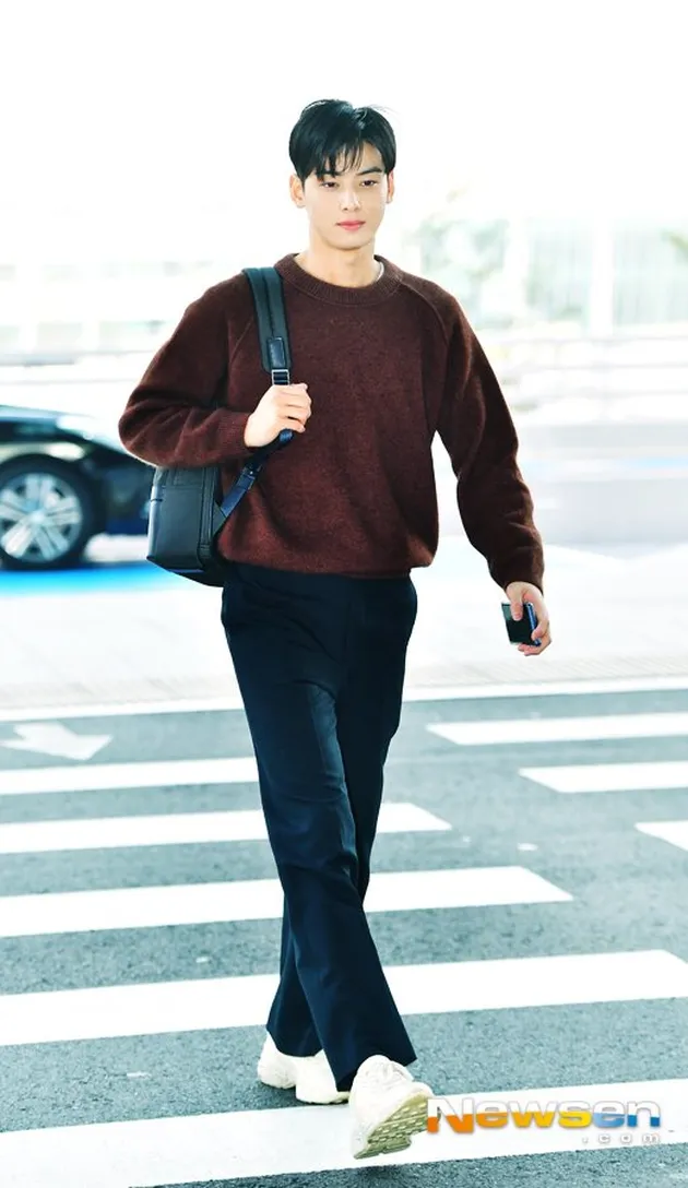 cha eunwoo di bandara