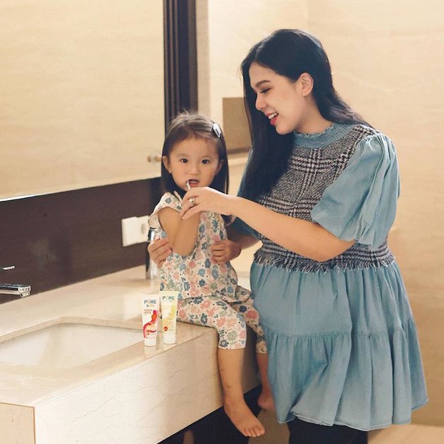 Photo Chef Devina Hermawan Pregnant with Third Child, Glowing Bumil Becomes One of Indonesia's Beautiful Women 2022