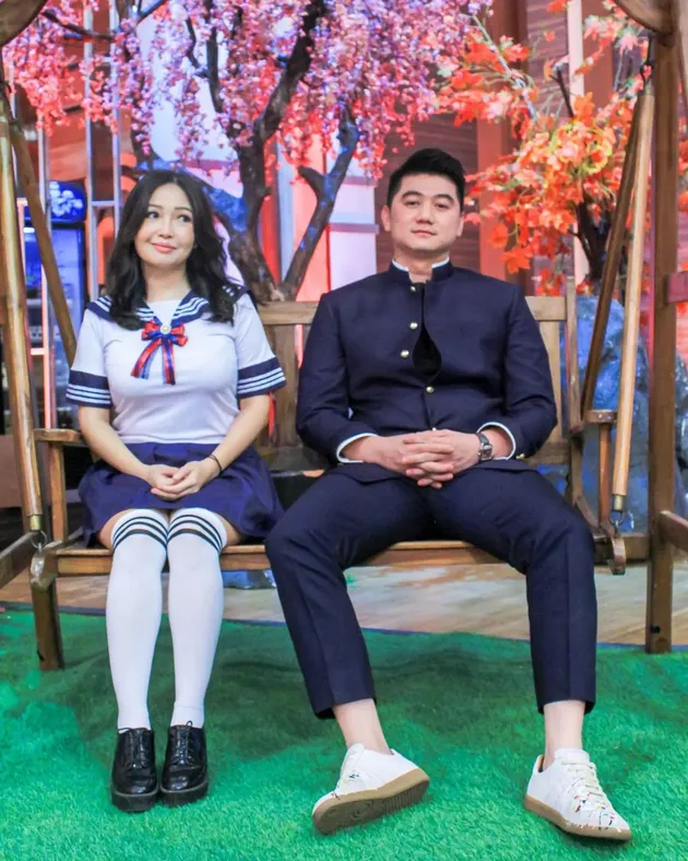 Foto Chef Rinrin Marinka Cosplay Ala Anak Sekolah di Jepang yang Jadi Sorotan