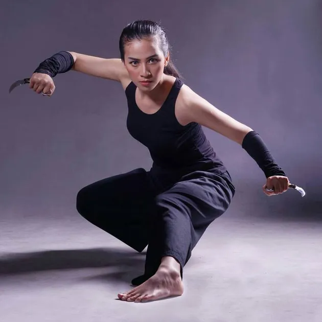 Chintya Candranaya, cewek kuat yang bisa push up 1 jari