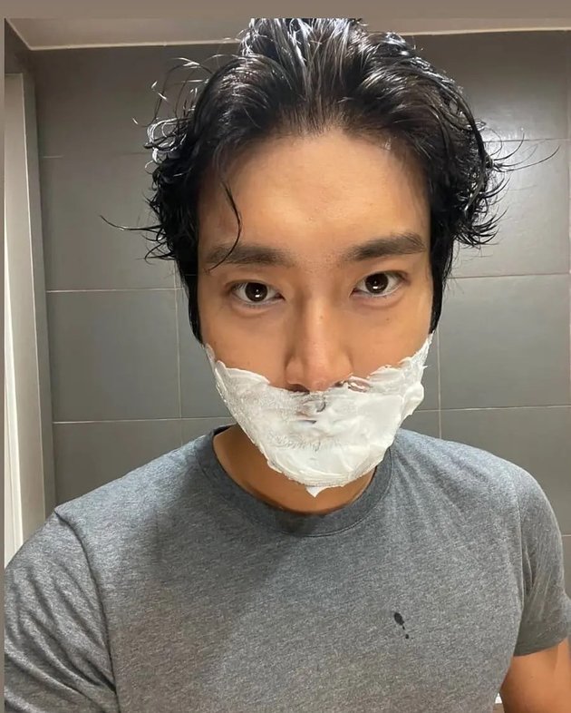 Photo of Choi Siwon Shaving His Mustache, Beard, and Goatee, Now Looking Handsomer?