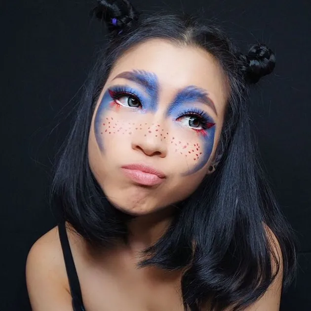 Cindercella, Beauty Vlogger