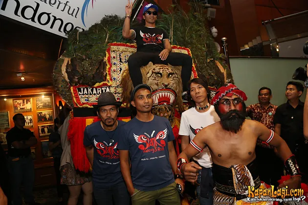 Slank akan membawa reog dalam setiap konsernya. Ada apa ya gerangan hingga musisi ini menggondol benda itu ke mana-mana?