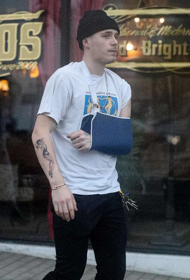 Brooklyn Beckham Ciuman