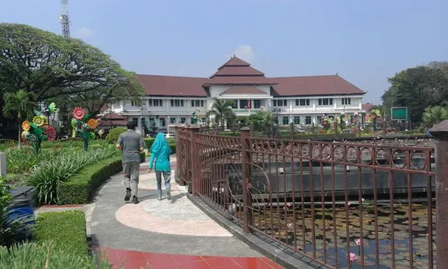 foto-foto sejoli tertangkap bermesraan di Malang
