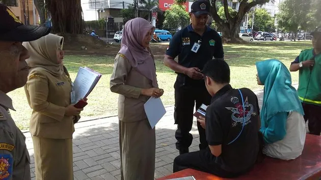 foto-foto sejoli tertangkap bermesraan di Malang