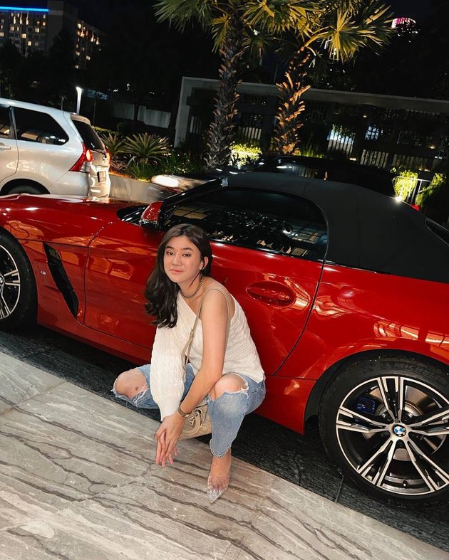 Photo of Clara Shinta, a TikTok celebrity whose luxury car was confiscated by a debt collector, used as collateral by her ex-husband