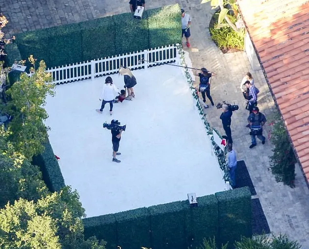 Keluarga Kardashian Asyik Ice Skating