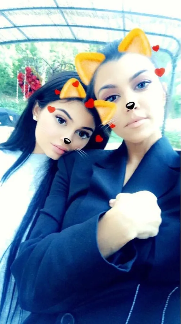 Keluarga Kardashian Asyik Ice Skating