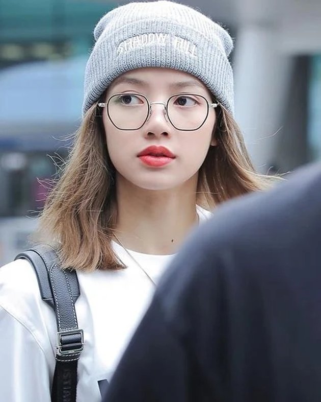 FOTO Dandan Sporty Lisa BLACKPINK Banjir Pujian Cantik FOTO Dandan Sporty Lisa BLACKPINK Banjir Pujian Cantik