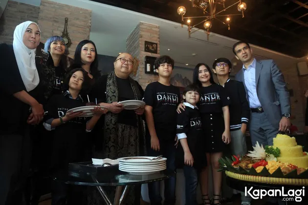Film Misteri Bangku Kosong | foto danur antara misteri lima bangku kosong dan rekor Film Misteri Bangku Kosong | foto danur antara misteri lima bangku kosong dan rekor