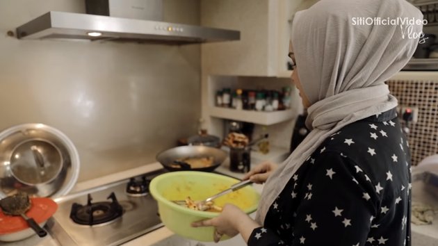 Photo of Siti Nurhaliza's Kitchen, Luxurious But Also Has Burnt Pans