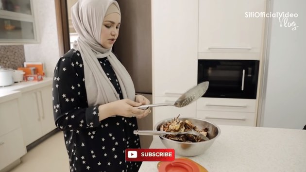 Photo of Siti Nurhaliza's Kitchen, Luxurious But Also Has Burnt Pans
