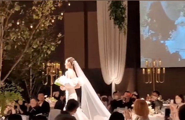 Namgoong Min and Jin Ah Reum Wedding Decoration Photos, Their Kisses Highlighted on the Big Screen