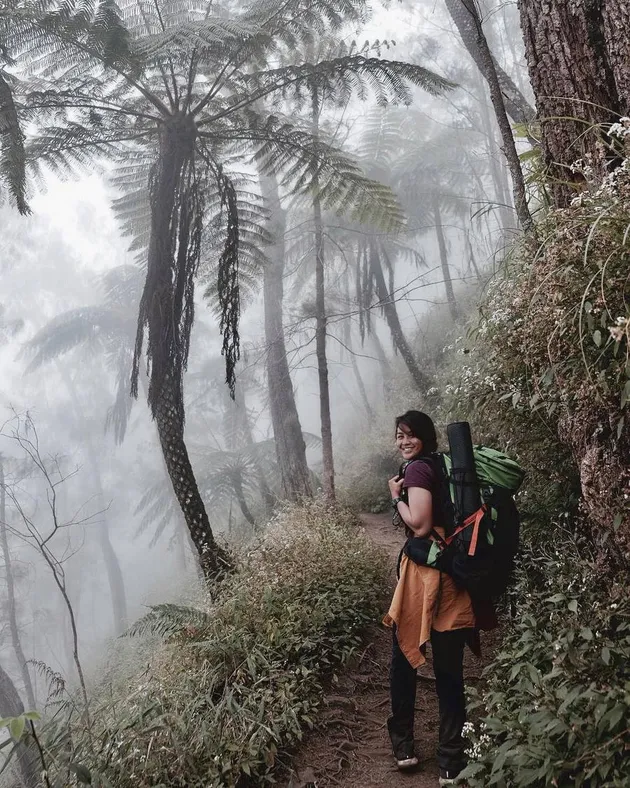 Dellie Tthreesyadinda