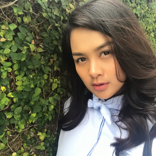 Dellie Tthreesyadinda