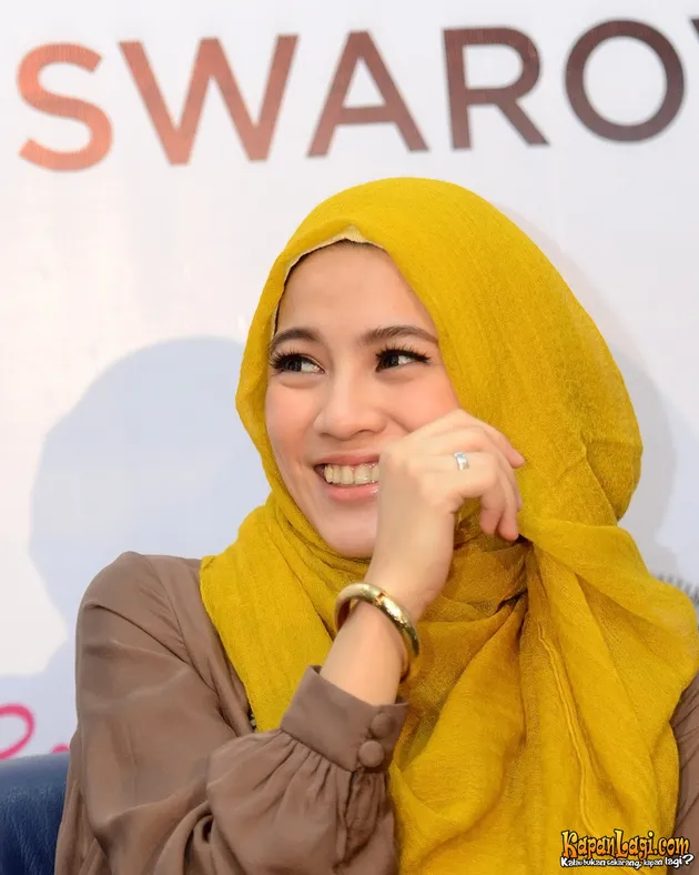 selebriti indonesia, artis cantik indonesia, senyum artis indonesia