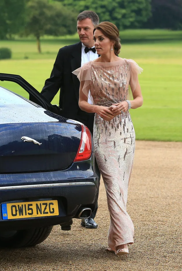 gaun kate midddleton, harga pakaian kate middleton, harga baju kate middleton