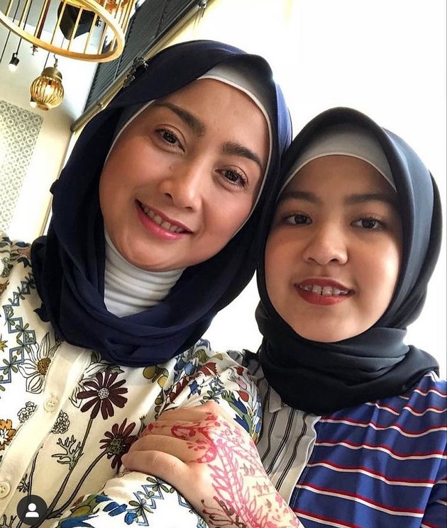Foto Desy Ratnasari and Nasywa, the Only Child, Mother-Daughter Relationship Like Siblings
