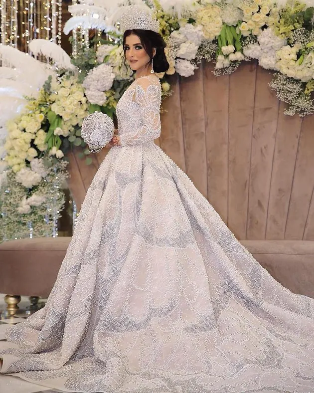 FOTO: DETAIL GAUN RESEPSI TASYA FARASYA, RANCANGAN TEX