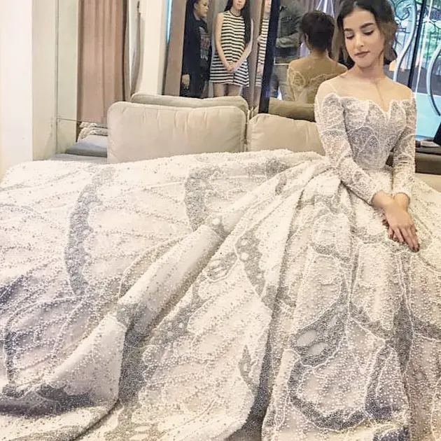 FOTO: DETAIL GAUN RESEPSI TASYA FARASYA, RANCANGAN TEX