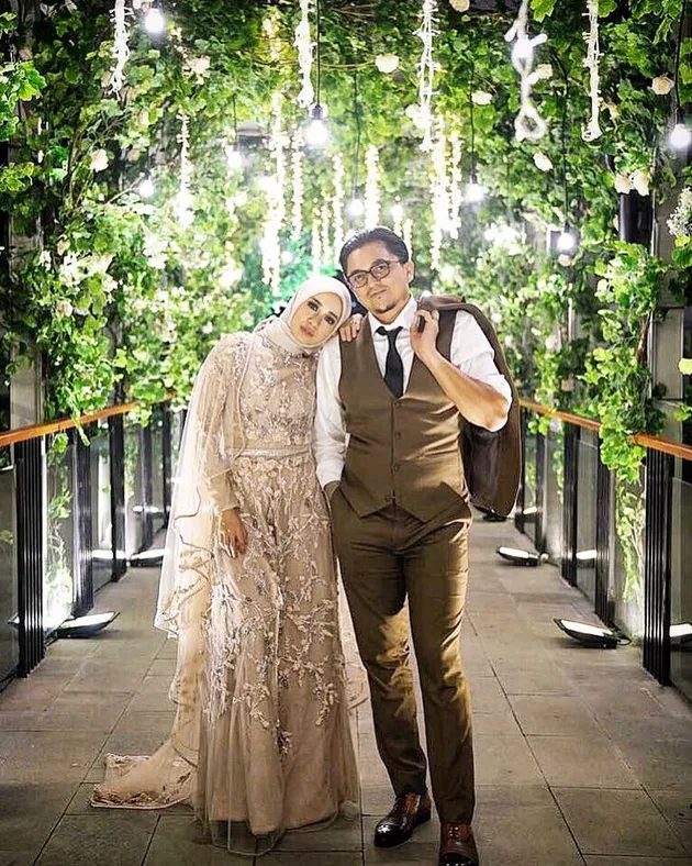 Laudya Cynthia Bella - Engku Emran