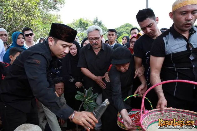ayah Deni Cagur meninggal dunia