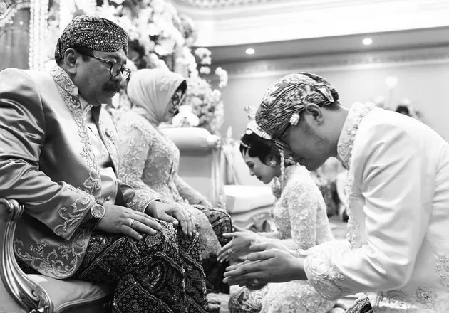 Foto pernikahan putri Gubernur Soekarwo - Kartika Prawita