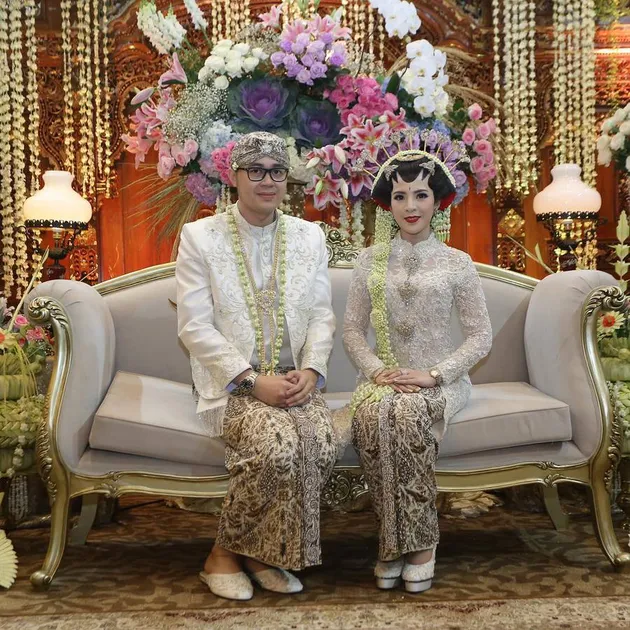 Foto pernikahan putri Gubernur Soekarwo - Kartika Prawita