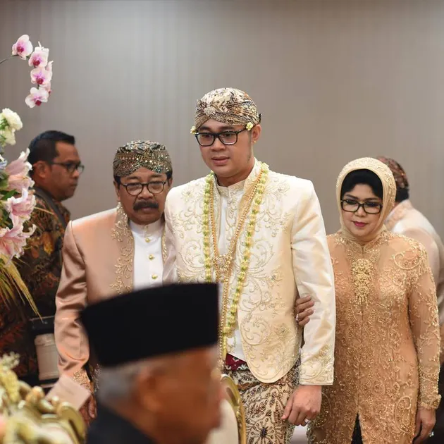 Foto pernikahan putri Gubernur Soekarwo - Kartika Prawita