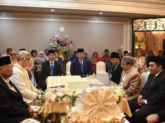 Foto pernikahan putri Gubernur Soekarwo - Kartika Prawita