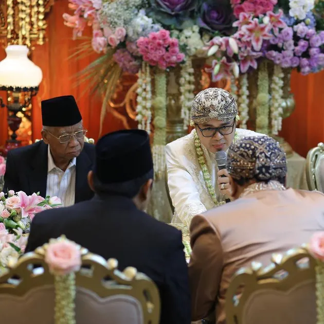 Foto pernikahan putri Gubernur Soekarwo - Kartika Prawita