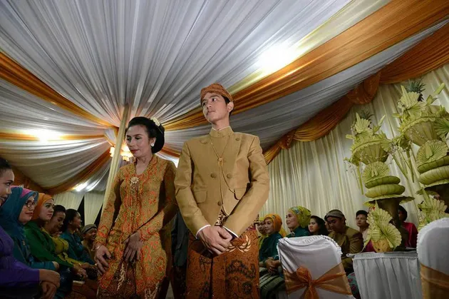 Prosesi Seserahan Gibran-Selvi