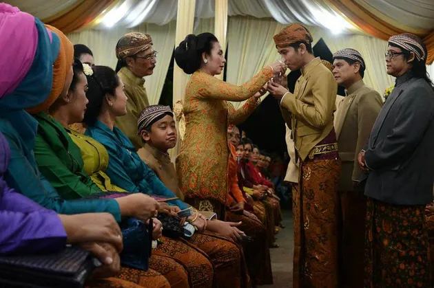 Prosesi Seserahan Gibran-Selvi