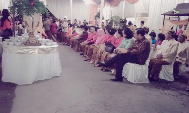 Prosesi Seserahan Gibran-Selvi