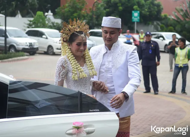 Pernikahan Ryana Dea-Puadin Redi