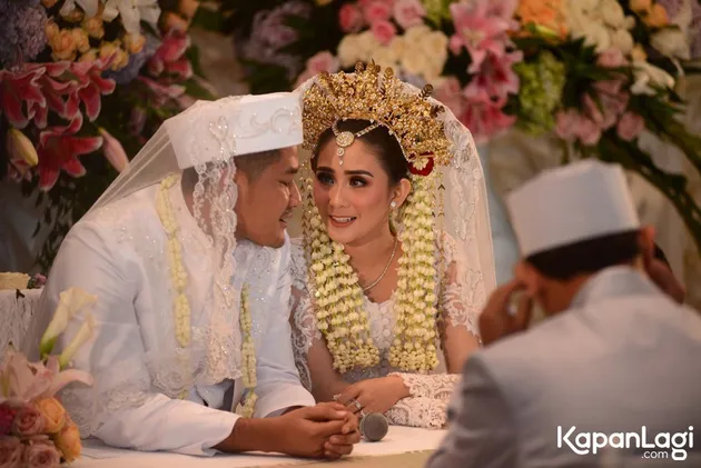 Pernikahan Ryana Dea-Puadin Redi